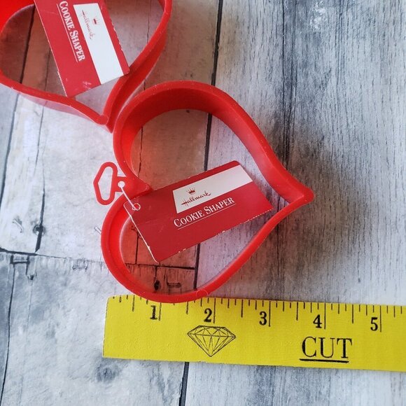 New Vintage Hallmark Plastic Open Cookie Cutters Heart - Picture 2 of 3